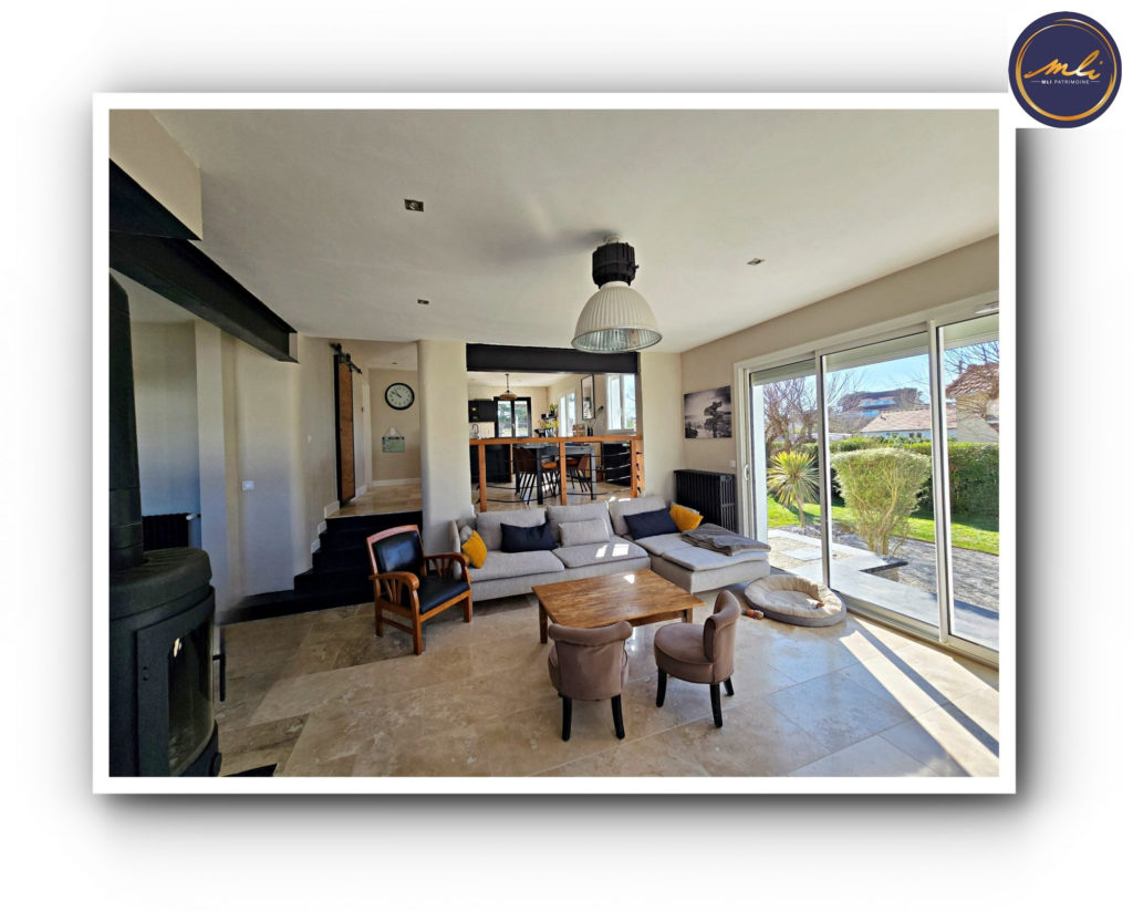 50 mètres de la mer- Maison rénovée 4/5  chambres + jardin et dépendances – 2h30 de Paris