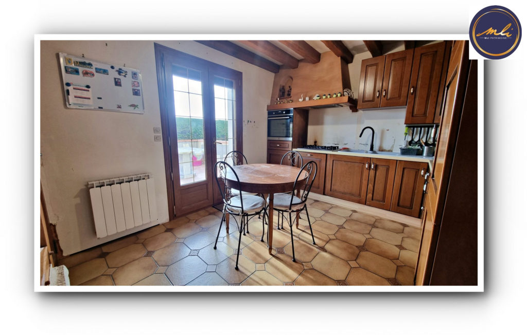 Maison traditionnelle 3 chambres avec sous-sol et jardin à 5 minutes de la mer en voiture