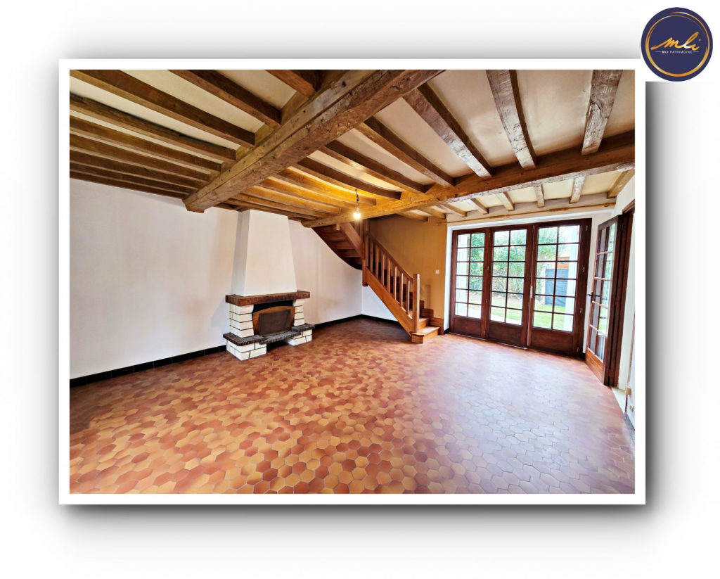 Maison de bourg en pierres avec jardin- 2 chambres- 500 mètres de la mer