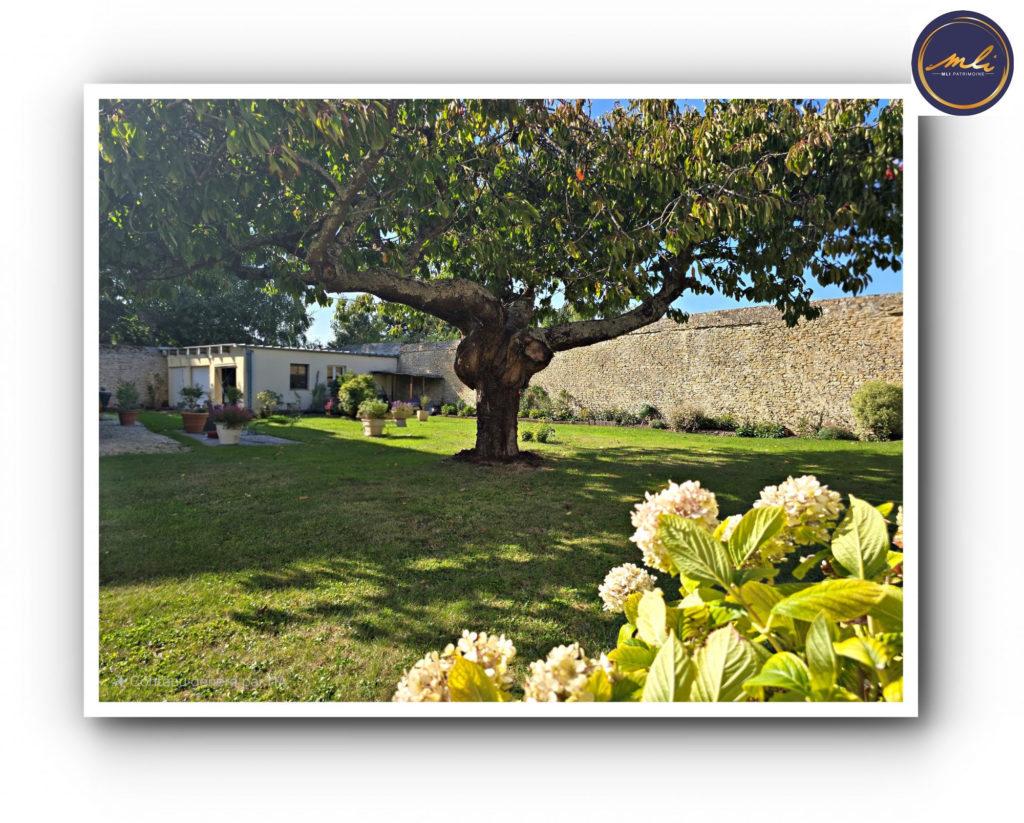 Grande maison familiale divisible en 2 logements- 5 chambres-600 mètres de la mer- Garage à bateau