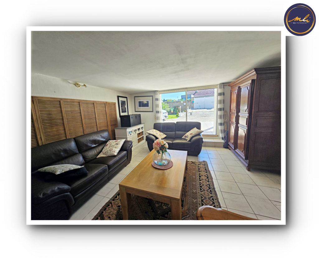 Grande maison familiale divisible en 2 logements- 5 chambres-600 mètres de la mer- Garage à bateau