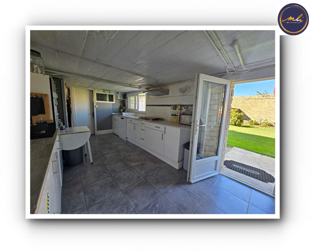 Grande maison familiale divisible en 2 logements- 5 chambres-600 mètres de la mer- Garage à bateau