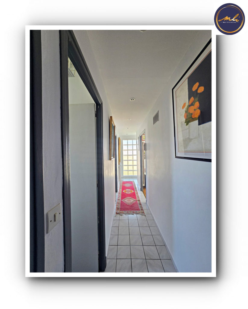 Grande maison familiale divisible en 2 logements- 5 chambres-600 mètres de la mer- Garage à bateau