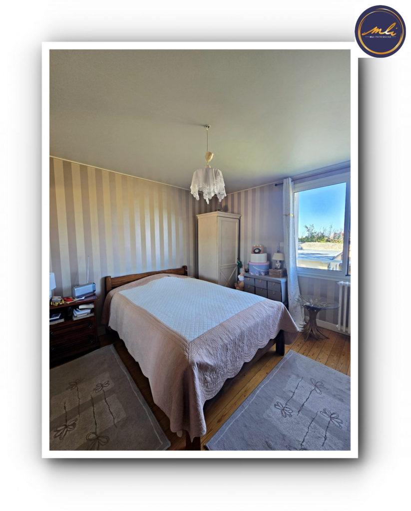 Grande maison familiale divisible en 2 logements- 5 chambres-600 mètres de la mer- Garage à bateau