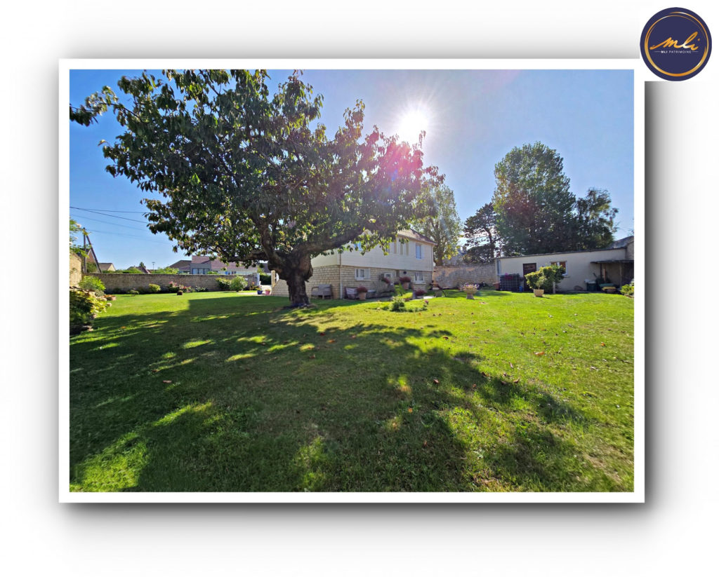 Grande maison familiale divisible en 2 logements- 5 chambres-600 mètres de la mer- Garage à bateau