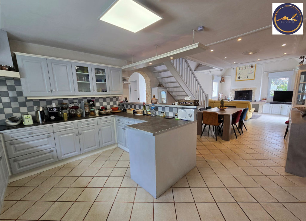 Entre Caen & la mer-Maison avec vie de plain-pied- 4 chambres et jardin