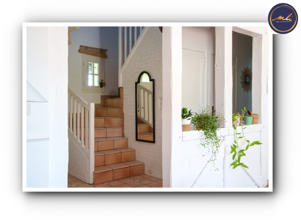 Maison avec vie de plain-pied + étage + sous/sol- 5 Chambres et jardin à 10 km de Tours.