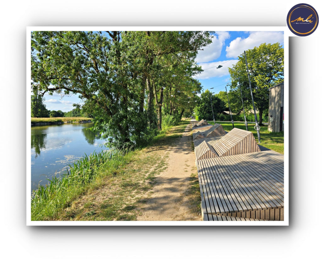 Maison avec vie de plain-pied + étage + sous/sol- 5 Chambres et jardin à 10 km de Tours.
