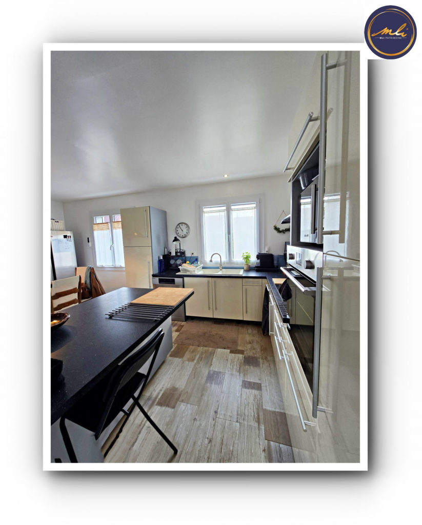 500 mètres de la MER -Maison de plain-pied- 2 chambres + sous/sol + grenier et jardin