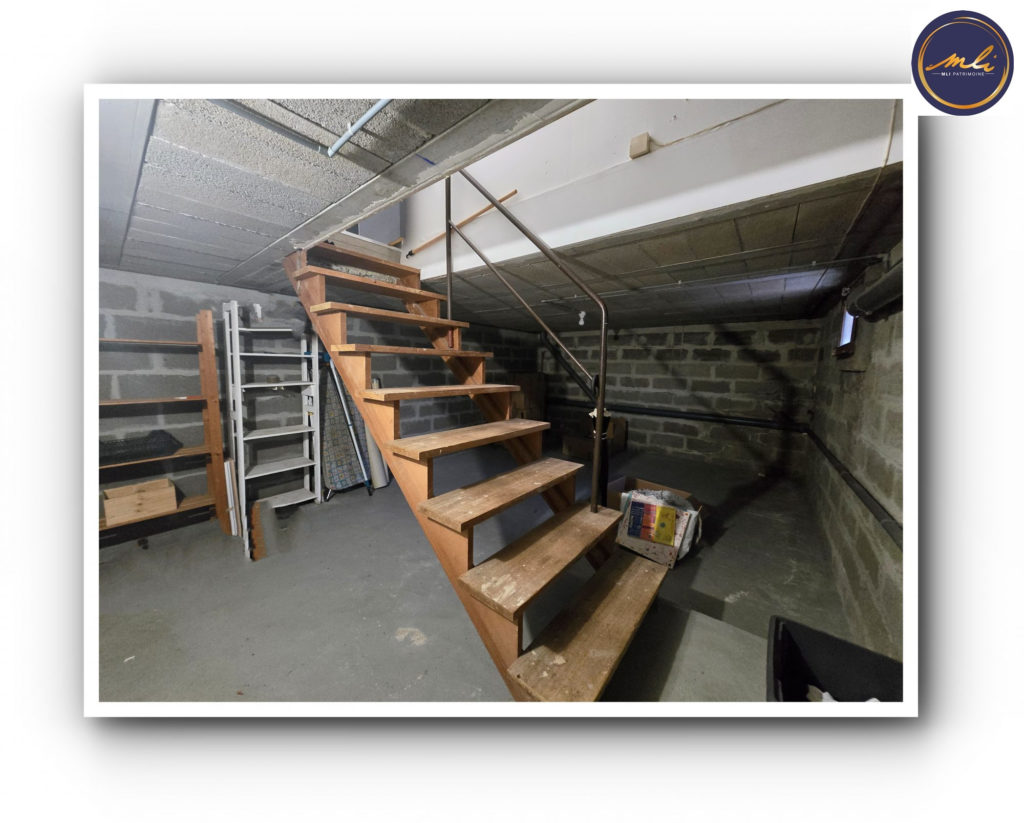 500 mètres de la MER -Maison de plain-pied- 2 chambres + sous/sol + grenier et jardin