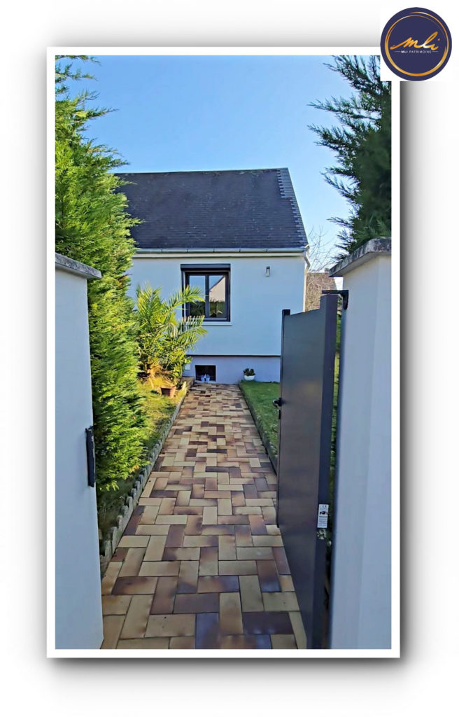 500 mètres de la MER -Maison de plain-pied- 2 chambres + sous/sol + grenier et jardin