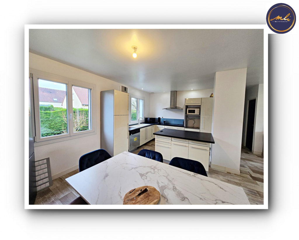 500 mètres de la MER -Maison de plain-pied- 2 chambres + sous/sol + grenier et jardin