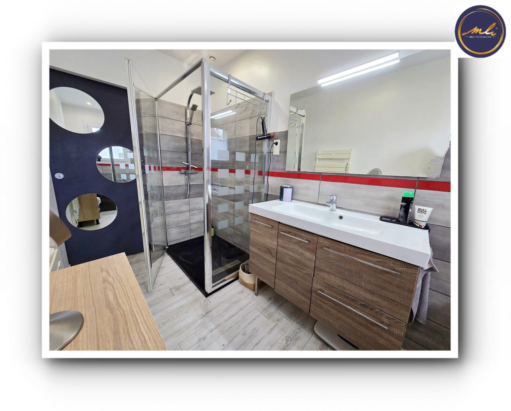 500 mètres de la MER -Maison de plain-pied- 2 chambres + sous/sol + grenier et jardin