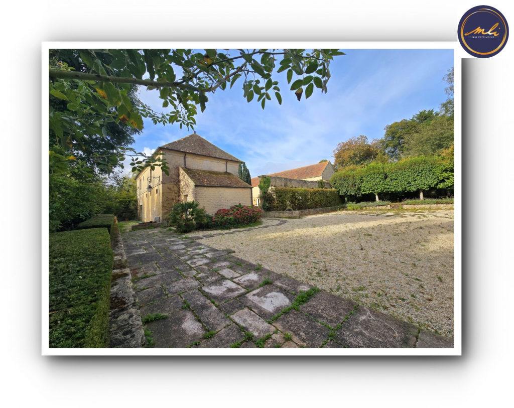 10 minutes de la MER -Ensemble immobilier avec MANOIR, maison annexe , grange et prairie