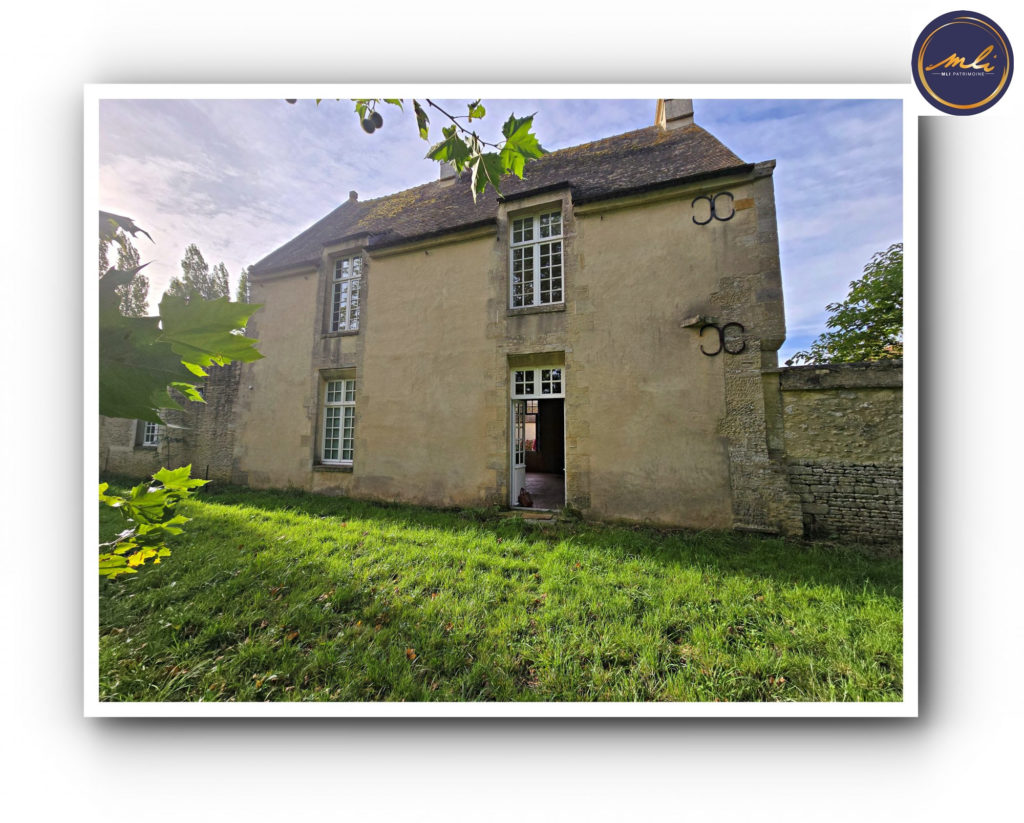 10 minutes de la MER -Ensemble immobilier avec MANOIR, maison annexe , grange et prairie
