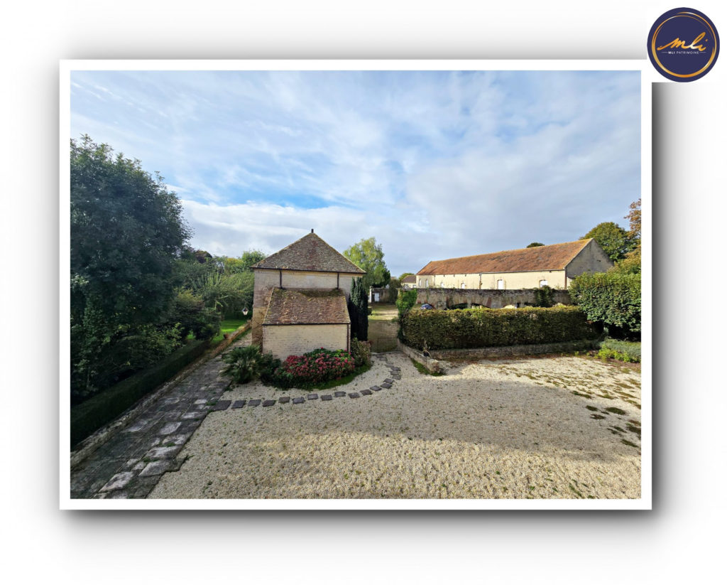 10 minutes de la MER -Ensemble immobilier avec MANOIR, maison annexe , grange et prairie