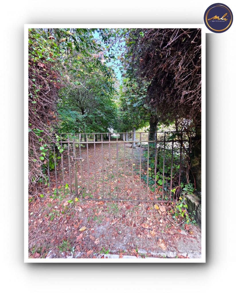 10 minutes de la MER -Ensemble immobilier avec MANOIR, maison annexe , grange et prairie