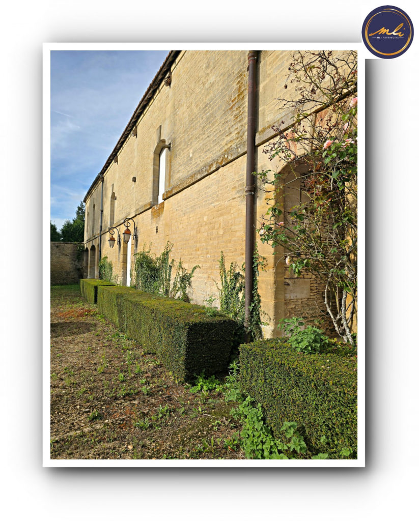 10 minutes de la MER -Ensemble immobilier avec MANOIR, maison annexe , grange et prairie