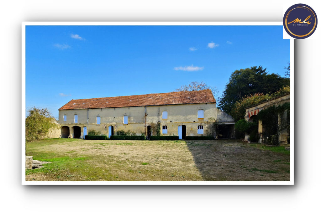 10 minutes de la MER -Ensemble immobilier avec MANOIR, maison annexe , grange et prairie