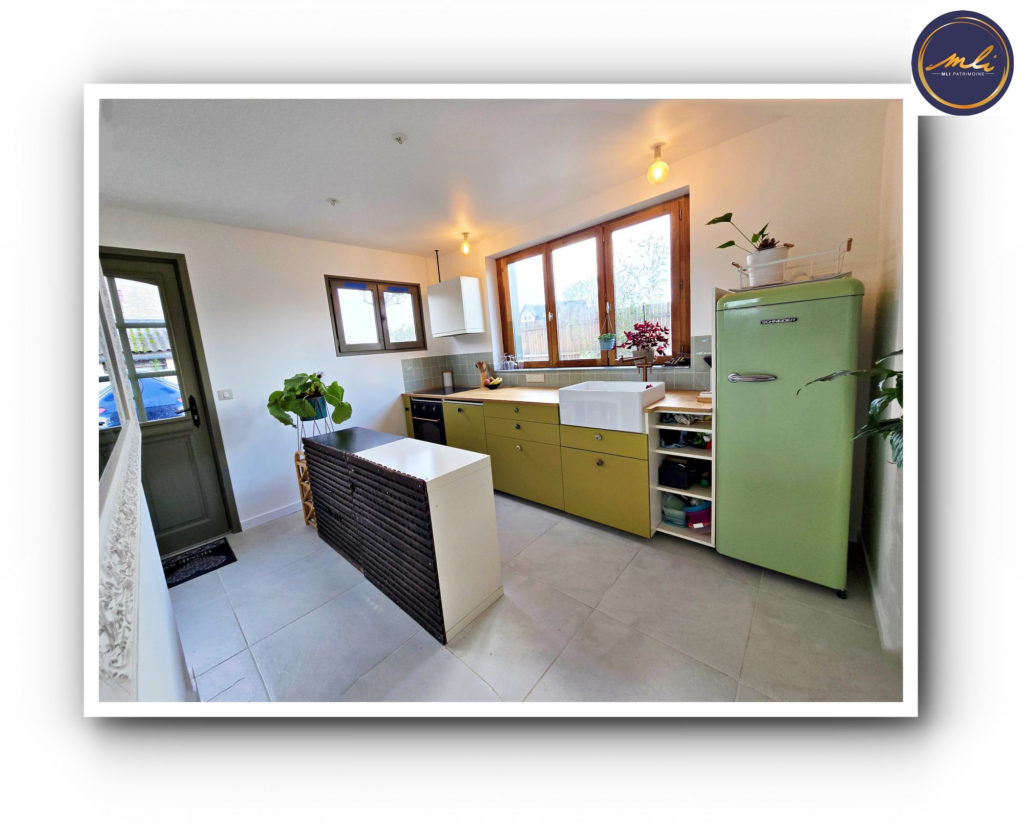 Ensemble immobilier avec MAISON VIE DE PLAIN-PIED + HANGAR & parcelle constructible- à 180 mètres de Port Guillaume