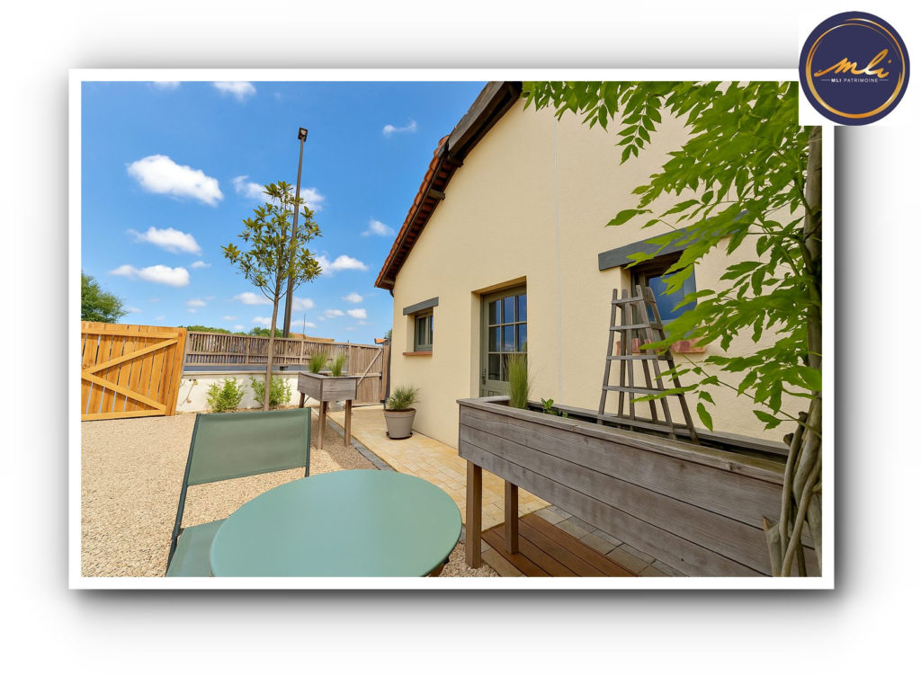 Ensemble immobilier avec MAISON VIE DE PLAIN-PIED + HANGAR & parcelle constructible- à 180 mètres de Port Guillaume