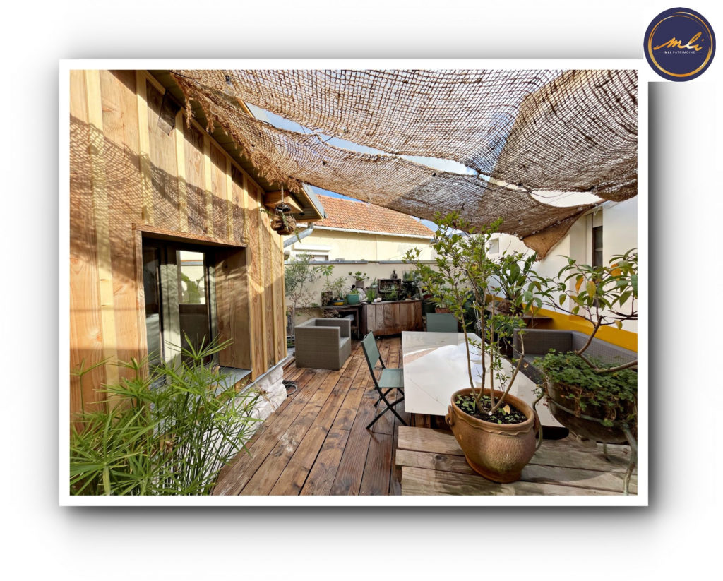 Ensemble immobilier avec MAISON VIE DE PLAIN-PIED + HANGAR & parcelle constructible- à 180 mètres de Port Guillaume