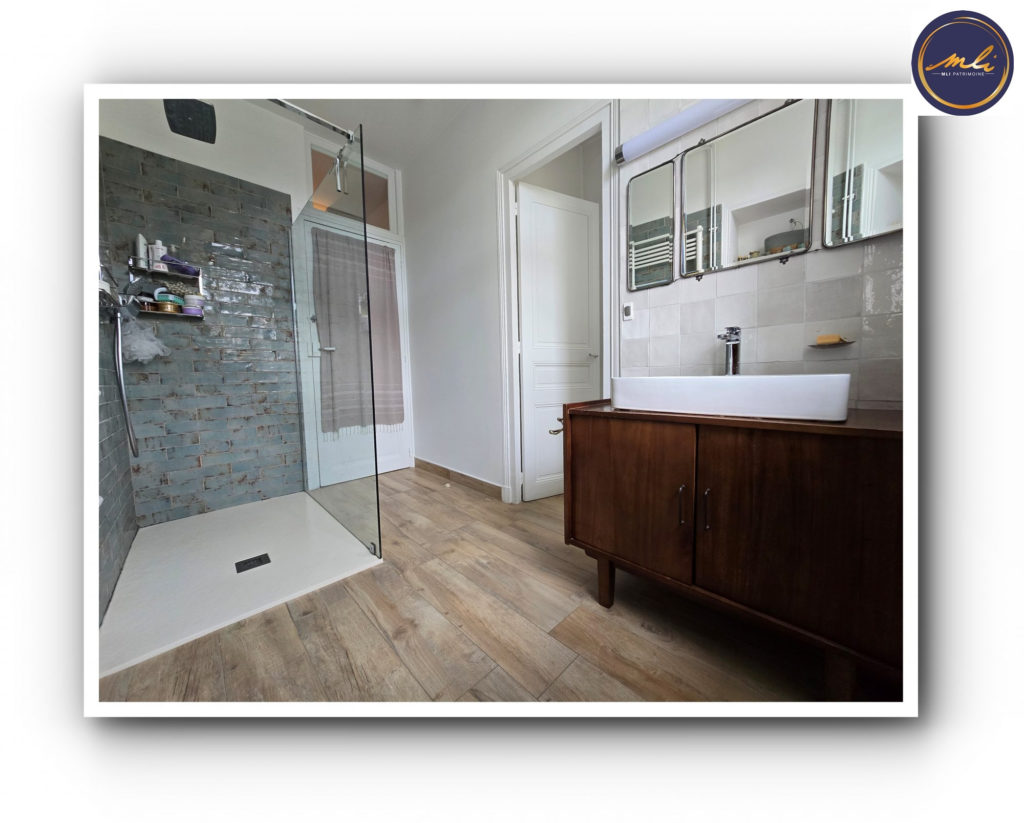 Villa de charme Anglo Normande 270 m² avec 3 appartements d&rsquo;hôtes + jardin – 30 minutes de la MER- Entre Bayeux et Caen