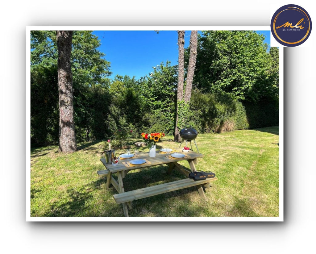 Villa de charme Anglo Normande 270 m² avec 3 appartements d&rsquo;hôtes + jardin – 30 minutes de la MER- Entre Bayeux et Caen