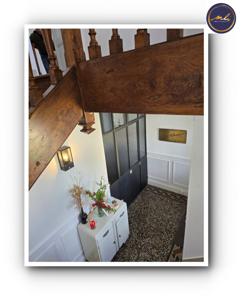 Villa de charme Anglo Normande 270 m² avec 3 appartements d&rsquo;hôtes + jardin – 30 minutes de la MER- Entre Bayeux et Caen