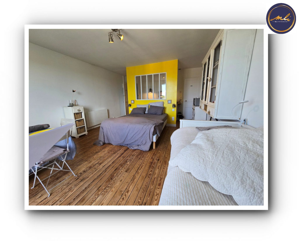 Villa de charme Anglo Normande 270 m² avec 3 appartements d&rsquo;hôtes + jardin – 30 minutes de la MER- Entre Bayeux et Caen