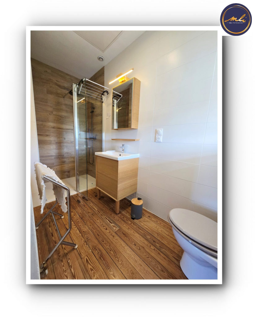 Villa de charme Anglo Normande 270 m² avec 3 appartements d&rsquo;hôtes + jardin – 30 minutes de la MER- Entre Bayeux et Caen