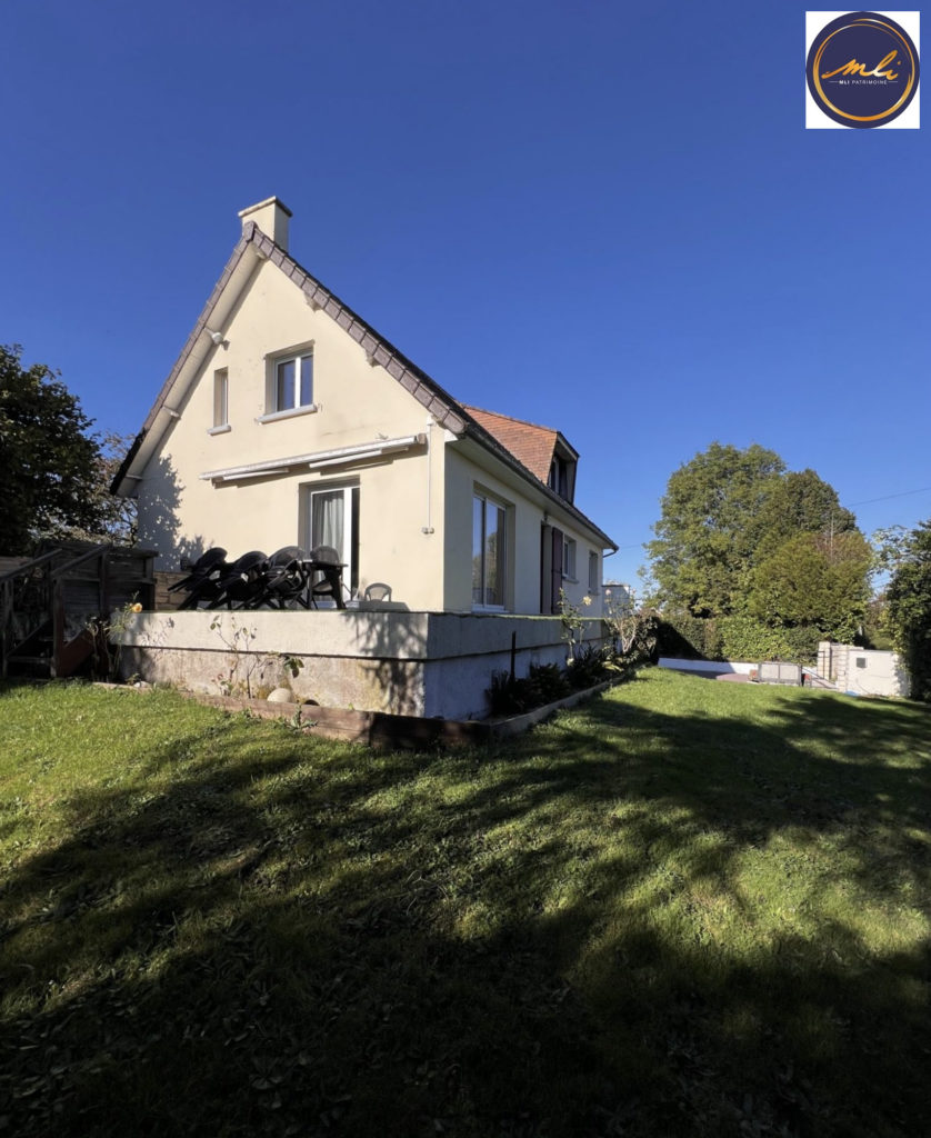 Maison 5 chambres avec sous/sol- Garage à bateaux