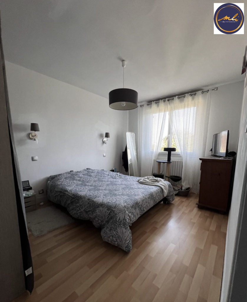 Maison 5 chambres avec sous/sol- Garage à bateaux