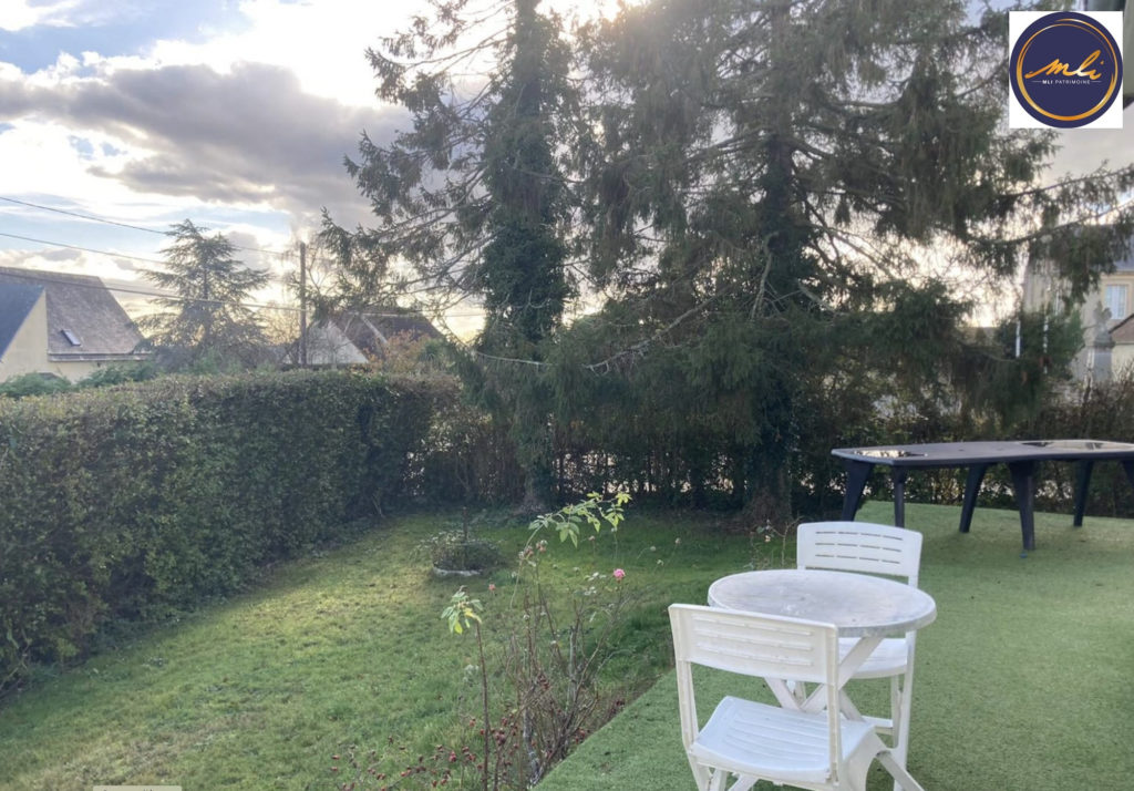 Maison 5 chambres avec sous/sol- Garage à bateaux