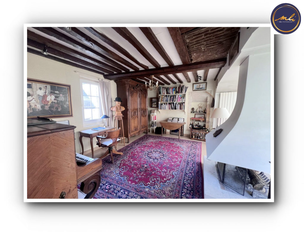 RARE -Maison Place St-Sauveur- 4 chambres-sous/sol-jardin et grand garage de 40 m²