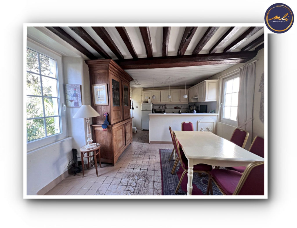 RARE -Maison Place St-Sauveur- 4 chambres-sous/sol-jardin et grand garage de 40 m²