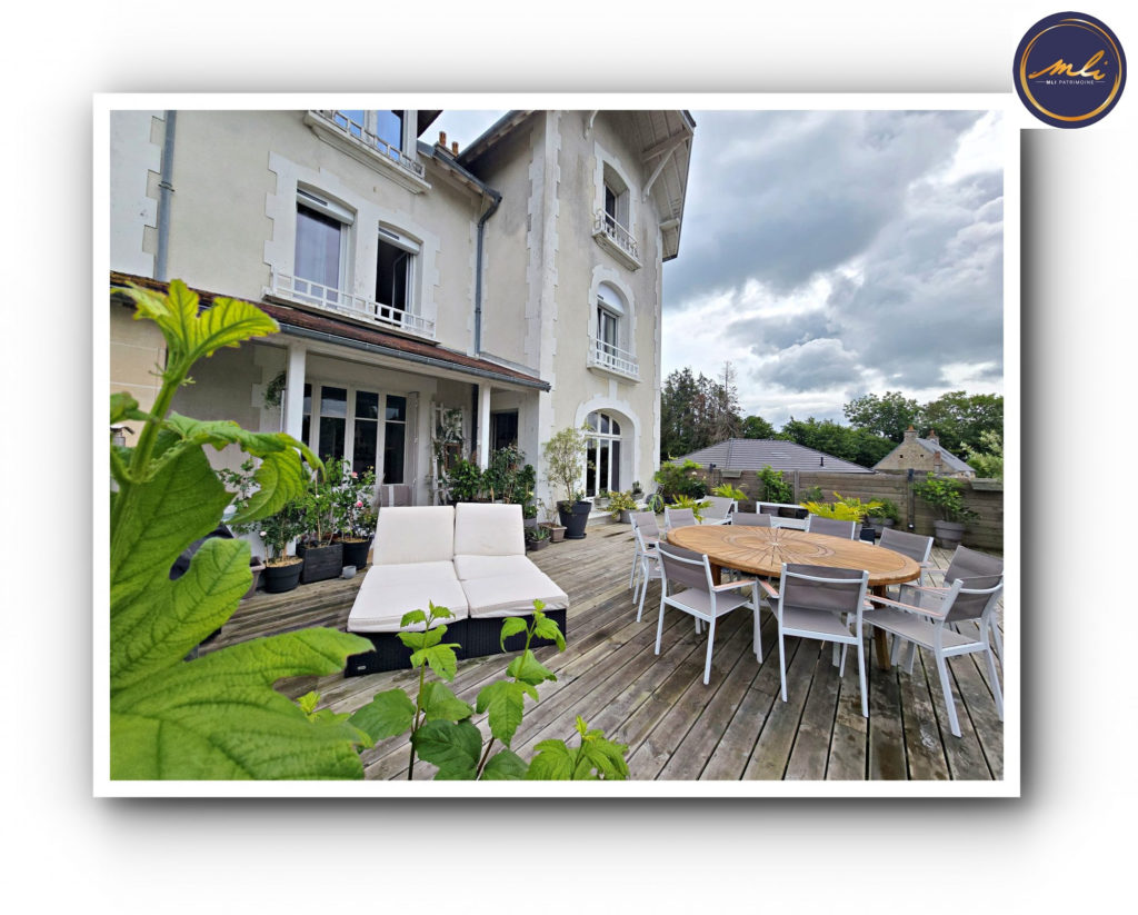 Villa de charme Anglo Normande 270 m² + jardin- 7 chambres – 30 minutes de la MER- Entre Bayeux et Caen