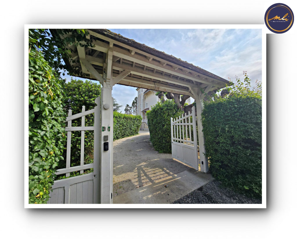 Villa de charme Anglo Normande 270 m² + jardin- 7 chambres – 30 minutes de la MER- Entre Bayeux et Caen