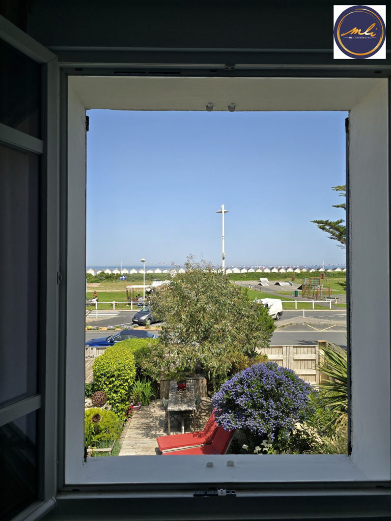 A 100 mètres de la MER- Villa de CHARME en Pierre-4/5 Chambres et Jardin / Grenier- 2h30 de Paris