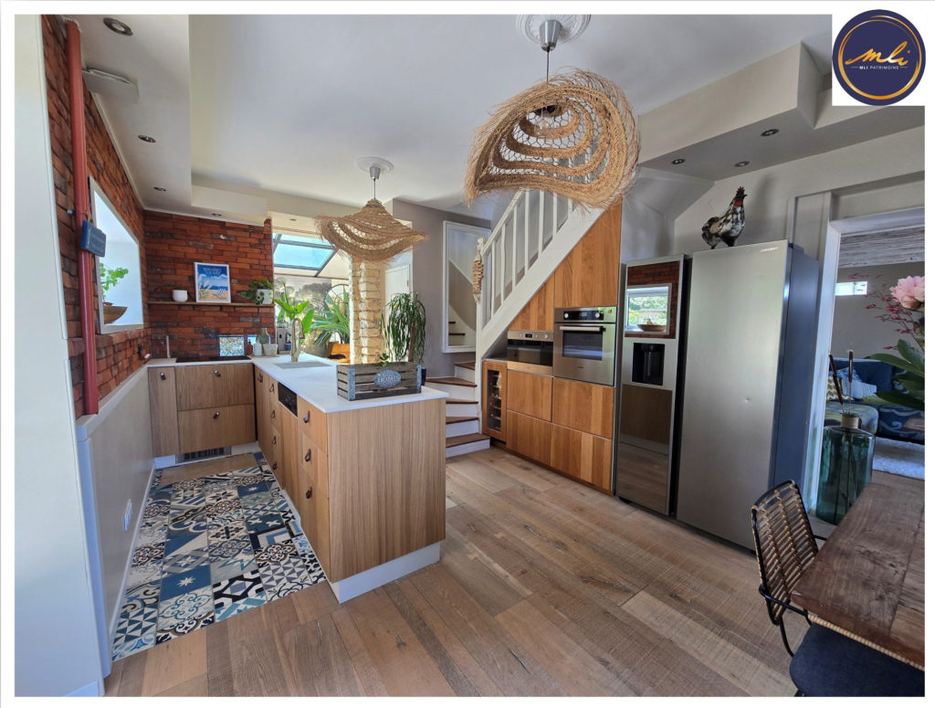 A 100 mètres de la MER- Villa de CHARME en Pierre-4/5 Chambres et Jardin / Grenier- 2h30 de Paris