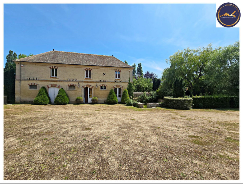 10 minutes de la MER -Ensemble immobilier A RENOVER avec MANOIR, maison annexe , grange et prairie