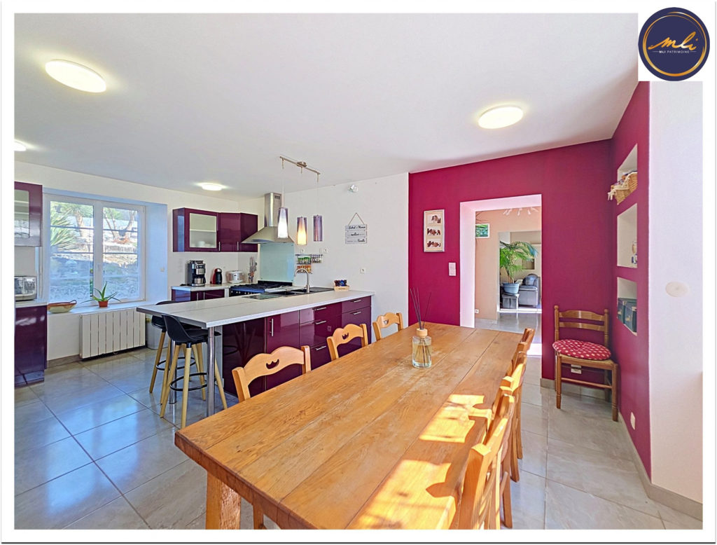 Entre CAEN et La MER- Maison de CARACTERE / 4 chambres – avec DEPENDANCES et revenus locatifs