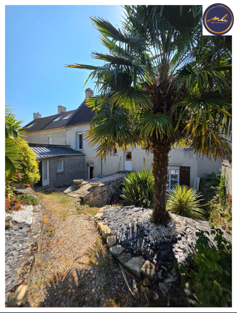 Entre CAEN et La MER- Maison de CARACTERE / 4 chambres – avec DEPENDANCES et revenus locatifs