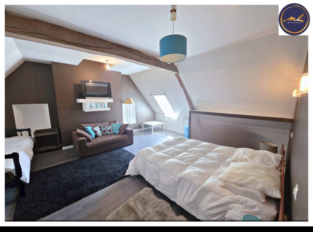 Entre CAEN et La MER- Maison de CARACTERE / 4 chambres – avec DEPENDANCES et revenus locatifs