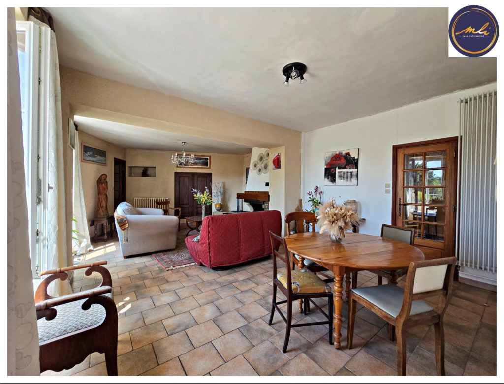 Maison de 185 m² en PIERRE XIXe- 3 chambres, jardin, garage, grenier dépendance et charme.