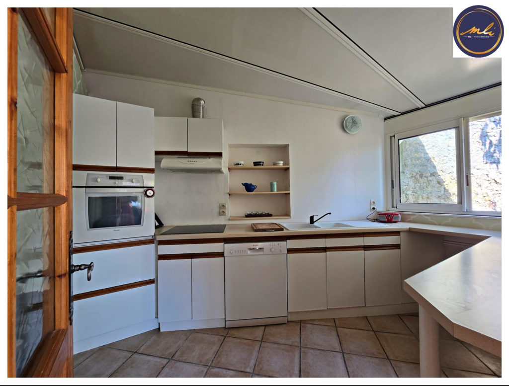 Maison de 185 m² en PIERRE XIXe- 3 chambres, jardin, garage, grenier dépendance et charme.