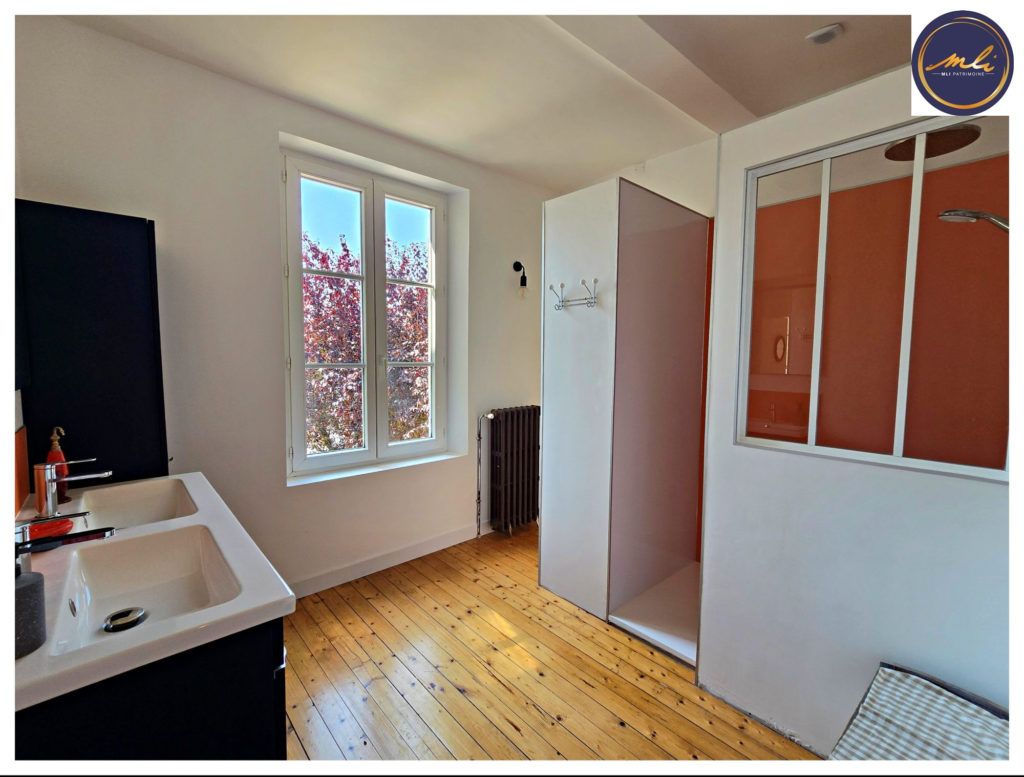 Maison de 185 m² en PIERRE XIXe- 3 chambres, jardin, garage, grenier dépendance et charme.