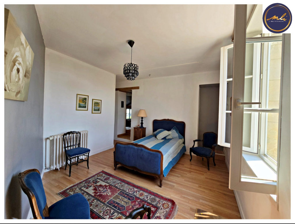 Maison de 185 m² en PIERRE XIXe- 3 chambres, jardin, garage, grenier dépendance et charme.