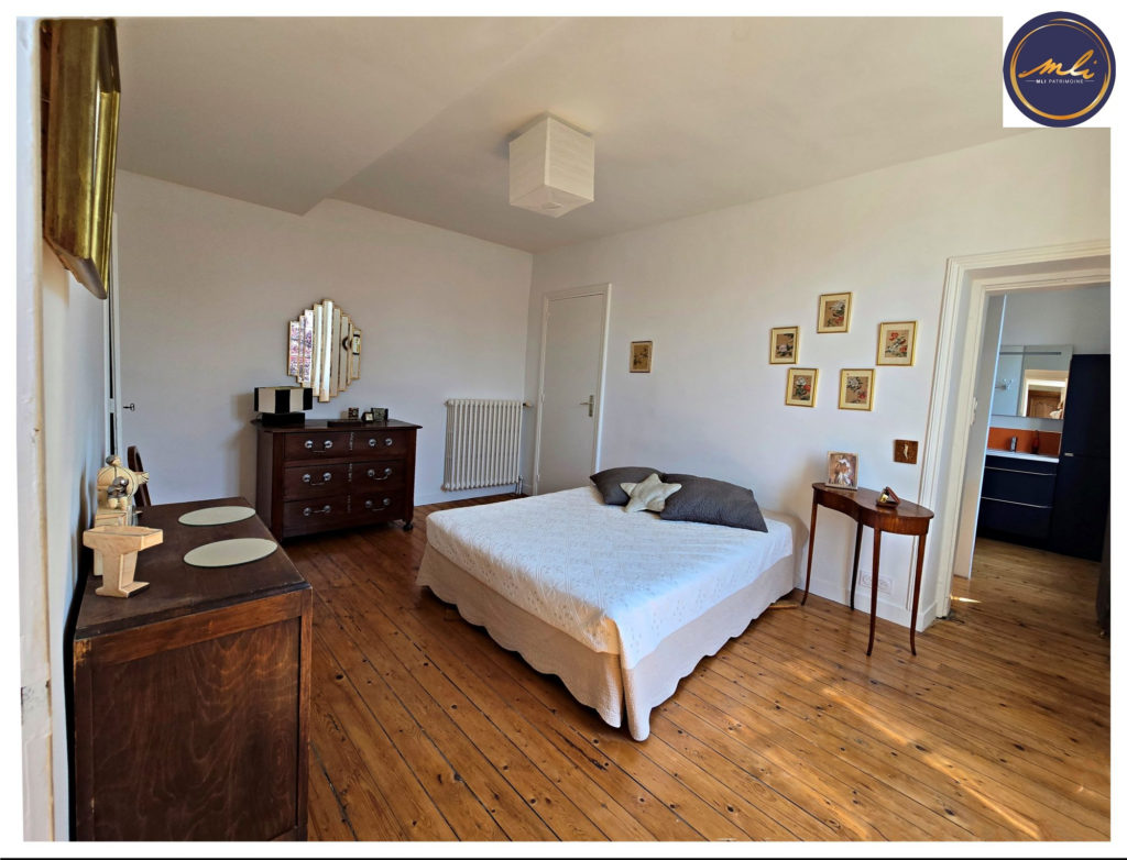 Maison de 185 m² en PIERRE XIXe- 3 chambres, jardin, garage, grenier dépendance et charme.