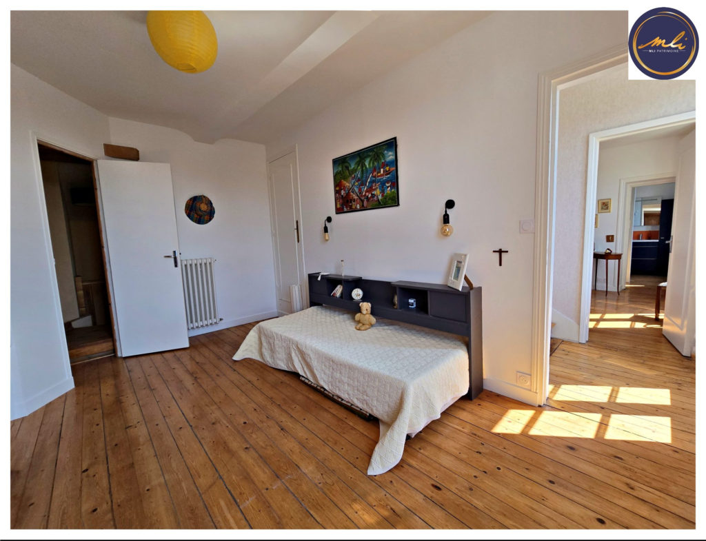 Maison de 185 m² en PIERRE XIXe- 3 chambres, jardin, garage, grenier dépendance et charme.